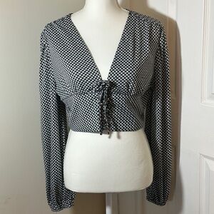 Cider black & white long sleeve crop top. Size XL